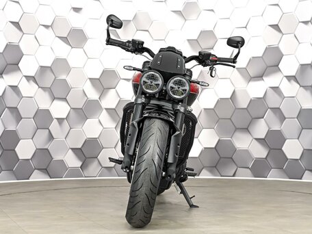 2025 Triumph Rocket 3, красный, 2999000 рублей, вид 5