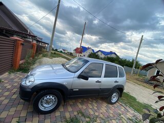 2013 Chevrolet Niva I Рестайлинг, серебристый, 530000 рублей, вид 1