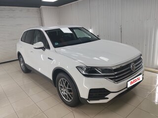 2018 Volkswagen Touareg III, белый, 3820000 рублей, вид 4