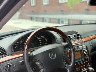 2000 Mercedes-Benz S-Класс 500 IV (W220), чёрный, 1450000 рублей, вид 3