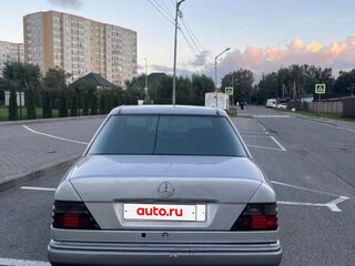 1995 Mercedes-Benz E-Класс 250 I (W124), серебристый, 260000 рублей, вид 3
