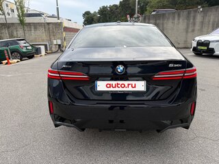 2025 BMW 5 серии 530i xDrive VIII (G60/G61/G68), чёрный, 8100548 рублей, вид 4