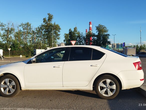 2013 Skoda Octavia III (A7), белый, 1080000 рублей - вид 9