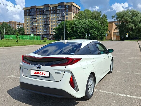 2017 Toyota Prius PHV ZVW52 IV (XW50), белый, 1850000 рублей - вид 3