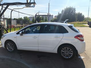 2012 Citroen C4 II, белый, 700000 рублей, вид 4
