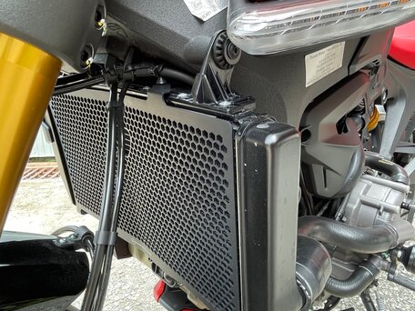 2023 Ducati Monster 937, красный, 1199000 рублей, вид 3