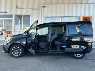 2022 Toyota Sienta III, чёрный, 1250121 рублей, вид 4