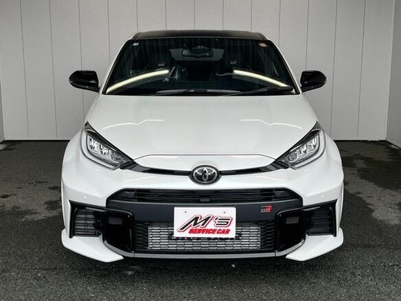 2026 Toyota Yaris IV Рестайлинг, белый, 5140000 рублей - вид 1
