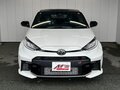 2026 Toyota Yaris IV Рестайлинг, белый, 5140000 рублей - вид 1