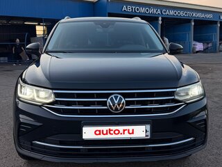 2021 Volkswagen Tiguan II Рестайлинг, чёрный, 3700000 рублей, вид 1