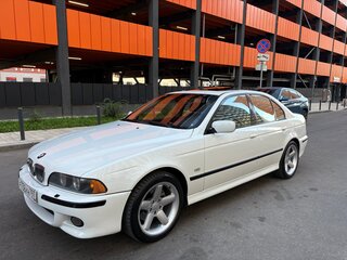 2002 BMW 5 серии 530i IV (E39) Рестайлинг, белый, 1250000 рублей, вид 2
