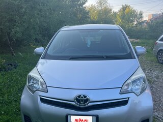 2011 Toyota Ractis II, серебристый, 1050000 рублей, вид 1