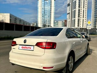 2015 Volkswagen Jetta VI Рестайлинг, белый, 610000 рублей, вид 3
