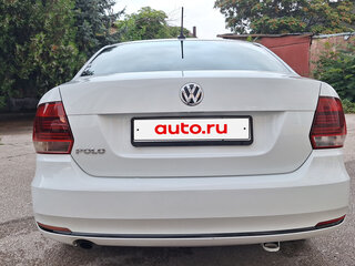 2017 Volkswagen Polo V Рестайлинг, белый, 1000000 рублей, вид 3