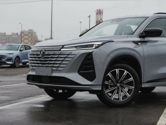 2025 Changan CS75 Plus III, серый, 3633201 рублей - вид 3