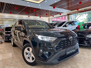 2024 Toyota RAV4 V (XA50), чёрный, 3060000 рублей, вид 2
