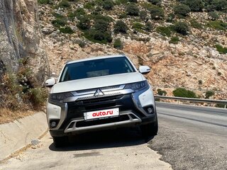 2019 Mitsubishi Outlander III Рестайлинг 3, белый, 2600000 рублей, вид 5