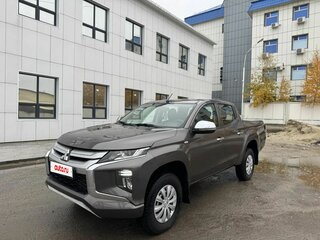 2020 Mitsubishi L200 V Рестайлинг, коричневый, 1950000 рублей, вид 1