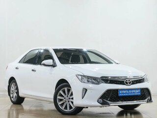 2015 Toyota Camry VII (XV50) Рестайлинг, белый, 2009000 рублей, вид 1