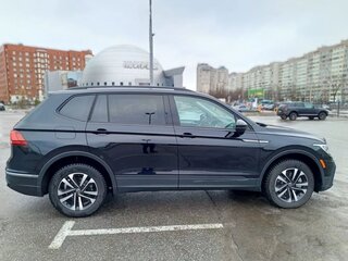 2022 Volkswagen Tiguan Allspace II Рестайлинг, чёрный, 2399000 рублей, вид 4
