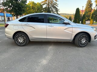 2024 Lada (ВАЗ) Vesta I Рестайлинг (NG), серебристый, 1400000 рублей, вид 2