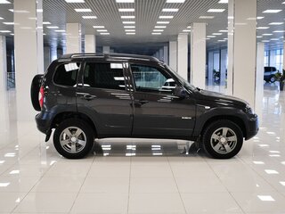 2017 Chevrolet Niva I Рестайлинг, коричневый, 846000 рублей, вид 5