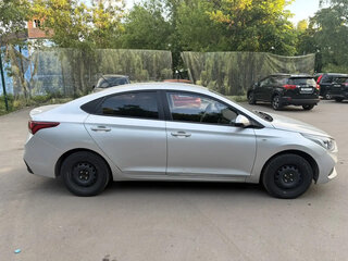 2017 Hyundai Solaris II, серебристый, 650000 рублей, вид 3