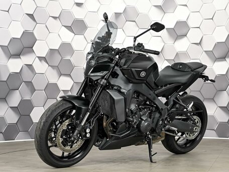 2025 Yamaha MT-09 (FZ-09), чёрный, 1277000 рублей, вид 2