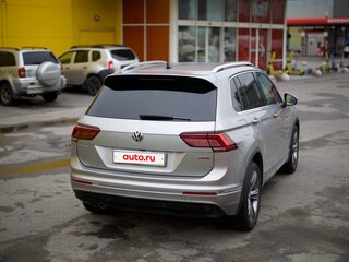 2018 Volkswagen Tiguan II, серебристый, 3150000 рублей, вид 4