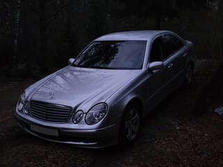 2002 Mercedes-Benz E-Класс 220 III (W211, S211), серебристый, 635000 рублей, вид 2