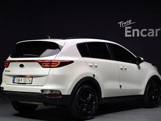 2020 Kia Sportage IV Рестайлинг, белый, 1800000 рублей, вид 2