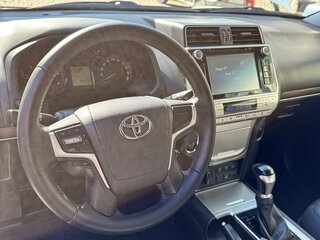 2018 Toyota Land Cruiser Prado 150 Series Рестайлинг 2, белый, 3880000 рублей, вид 3