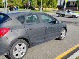 2013 Opel Astra J Рестайлинг, коричневый, 690000 рублей, вид 2
