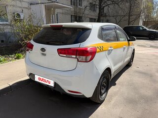 2017 Kia Rio III Рестайлинг, белый, 460000 рублей, вид 3