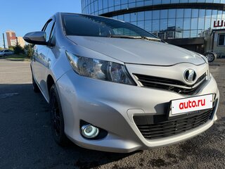 2013 Toyota Vitz III (XP130), серый, 515000 рублей, вид 1