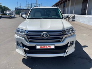2018 Toyota Land Cruiser 200 Series Рестайлинг 2, белый, 6600000 рублей, вид 2