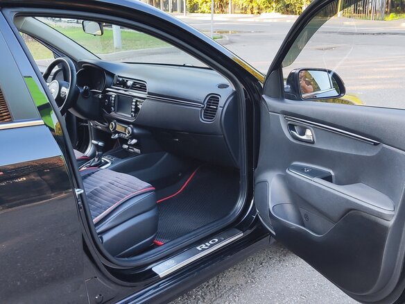 2018 Kia Rio IV, чёрный, 1430000 рублей - вид 9