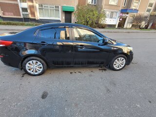 2016 Kia Rio III Рестайлинг, чёрный, 1200000 рублей, вид 3