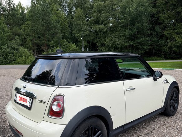 2012 Mini Hatch Cooper II (R56) Рестайлинг, белый - вид 7