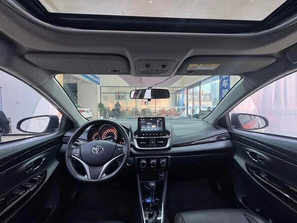 2022 Toyota Yaris L X XP150 Рестайлинг, красный, 1040000 рублей - вид 8