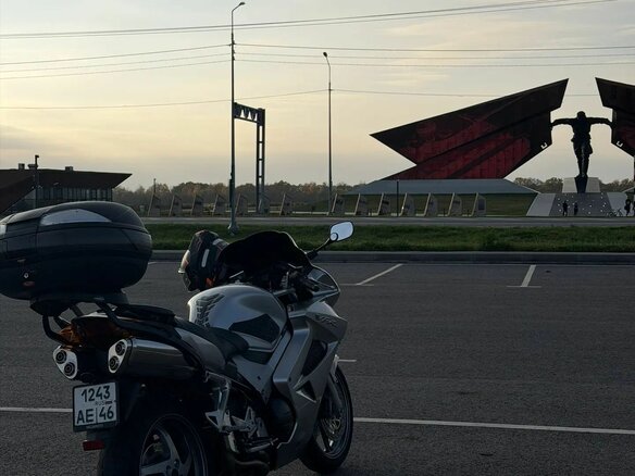 2003 Honda VFR 800, серебристый, 400000 рублей - вид 1