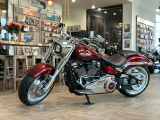 2023 Harley-Davidson Fat Boy, красный, 3300000 рублей, вид 1