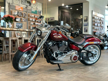 2023 Harley-Davidson Fat Boy, красный, 3300000 рублей, вид 1