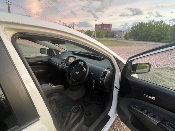 2010 Toyota Prius JDM II Рестайлинг (XW20), белый, 420000 рублей - вид 11