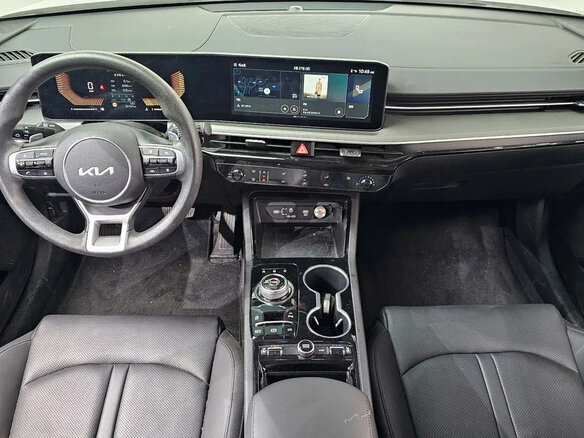 2024 Kia K5 III Рестайлинг, белый, 2582000 рублей - вид 3