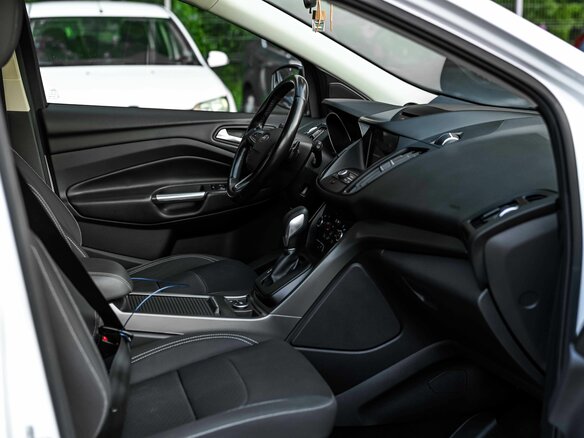 2018 Ford Kuga II Рестайлинг, белый - вид 10