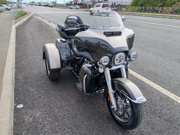 2023 Harley-Davidson Tri Glide, коричневый, 3900000 рублей - вид 2