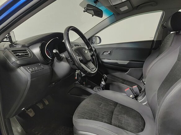 2014 Kia Rio 6-speed III, синий, 715000 рублей - вид 15