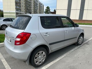 2012 Skoda Fabia II Рестайлинг, серебристый, 600000 рублей, вид 4