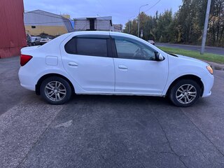 2017 Renault Logan II, белый, 560000 рублей, вид 3